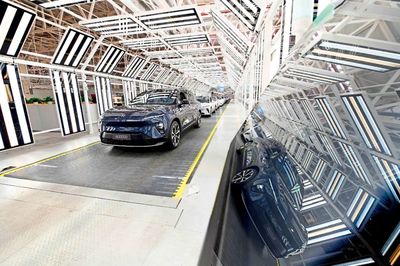 合肥 向“新能源汽车第一城”全速竞逐，零部件产业崛起成关键引擎